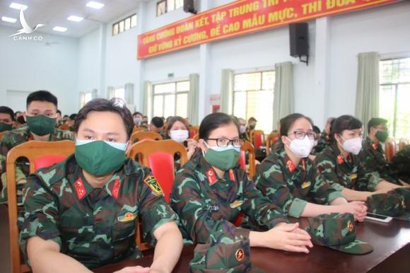 300 bác sĩ, học viên Bộ Quốc phòng tỏa khắp TP HCM làm nhiệm vụ