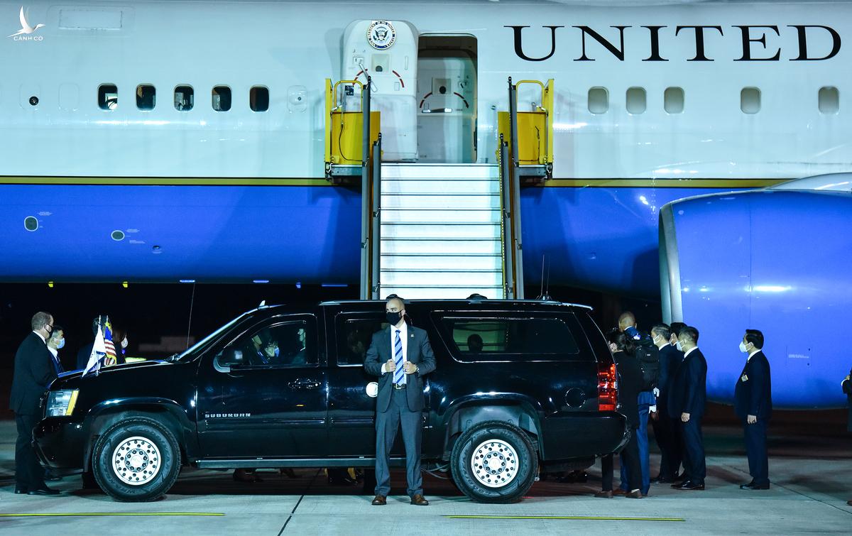 Lễ đón Phó tổng thống Mỹ tại sân bay Nội Bài