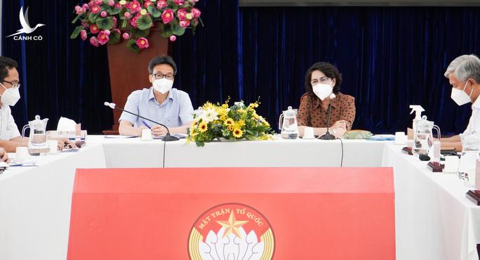 Phó Thủ tướng Vũ Đức Đam: Cần có cơ chế khuyến khích F0 khỏi bệnh tham gia phát thực phẩm cho dân Phó Thủ tướng Vũ Đức Đam: Cần có cơ chế khuyến khích F0 khỏi bệnh tham gia phát thực phẩm cho dân