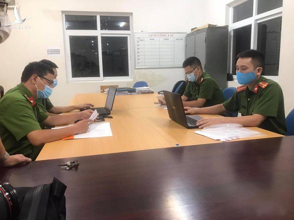 Hà Nội: Doanh nghiệp xin cấp giấy đi đường bị “xoay như chong chóng”