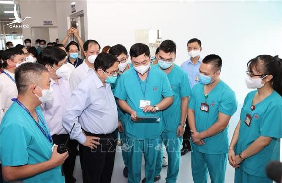 Thủ tướng Phạm Minh Chính kiểm tra đột xuất các điểm “nóng” về dịch Covid-19 ở Hà Nội Thủ tướng Phạm Minh Chính kiểm tra đột xuất các điểm “nóng” về dịch Covid-19 ở Hà Nội