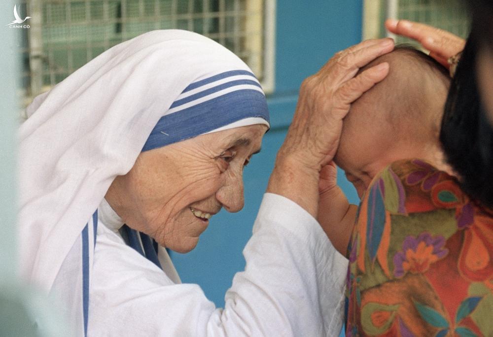 Bài phát biểu chấn động thế giới của Mẹ Teresa tại Mỹ