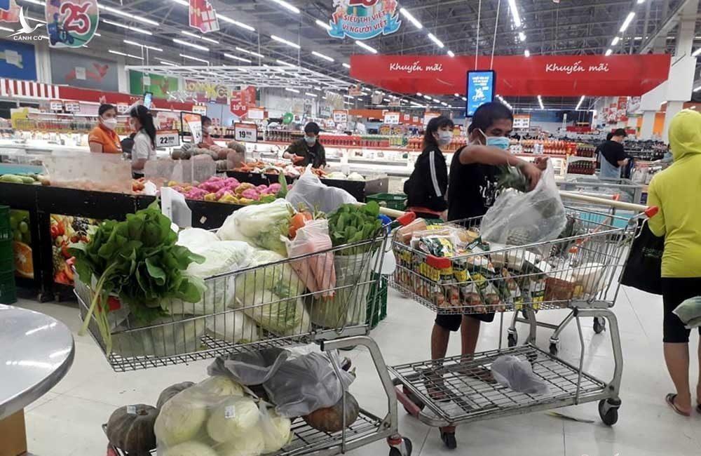 TP.HCM tính chuyện cấp “thẻ xanh vắc xin” khi mở cửa TP.HCM tính chuyện cấp “thẻ xanh vắc xin” khi mở cửa