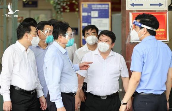 Thủ tướng Phạm Minh Chính kiểm tra đột xuất các điểm “nóng” về dịch Covid-19 ở Hà Nội Thủ tướng Phạm Minh Chính kiểm tra đột xuất các điểm “nóng” về dịch Covid-19 ở Hà Nội