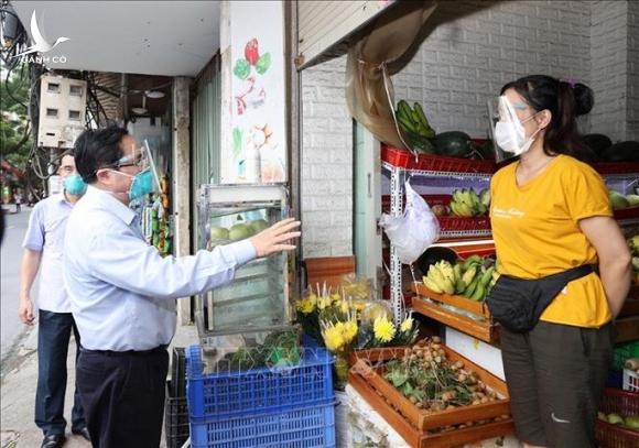 Thủ tướng Phạm Minh Chính kiểm tra đột xuất các điểm “nóng” về dịch Covid-19 ở Hà Nội Thủ tướng Phạm Minh Chính kiểm tra đột xuất các điểm “nóng” về dịch Covid-19 ở Hà Nội
