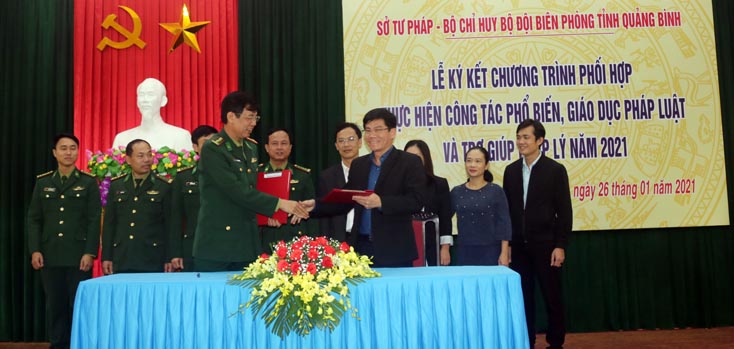 Ký kết phối hợp về phổ biến giáo dục pháp luật, trợ giúp pháp lý trên địa bàn biên giới Ký kết phối hợp về phổ biến giáo dục pháp luật, trợ giúp pháp lý trên địa bàn biên giới