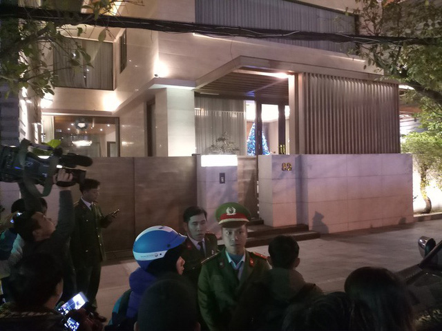 Phan Van Anh Vu đang trên máy bay từ Singapore về Hà Nội Phan Van Anh Vu đang trên máy bay từ Singapore về Hà Nội