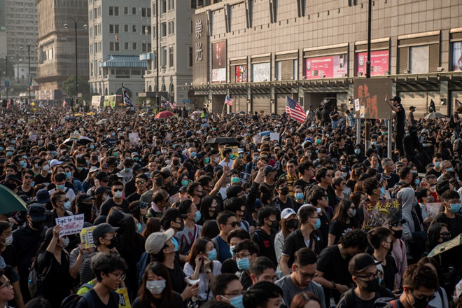 Biểu tình, đập phá tái diễn ở Hồng Kông
