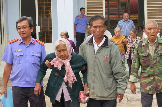 Nhận quyết định đình chỉ điều tra sau 40 năm gánh nỗi oan Nhận quyết định đình chỉ điều tra sau 40 năm gánh nỗi oan