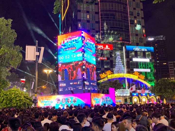 Rộn ràng đón năm mới 2019 khắp 3 miền Rộn ràng đón năm mới 2019 khắp 3 miền