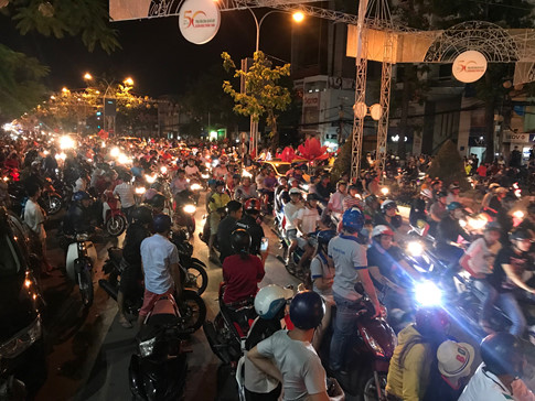 U.23 Việt Nam vào bán kết tuyệt vời: Biển người ra đường ăn mừng U.23 Việt Nam vào bán kết tuyệt vời: Biển người ra đường ăn mừng