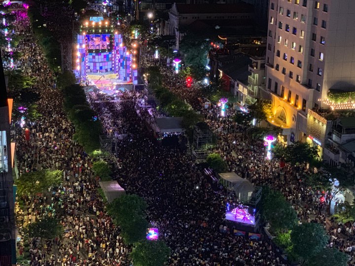 Rộn ràng đón năm mới 2019 khắp 3 miền Rộn ràng đón năm mới 2019 khắp 3 miền