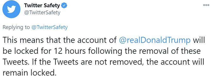 Vì sao Facebook, Twitter cùng khóa tài khoản ông Trump?