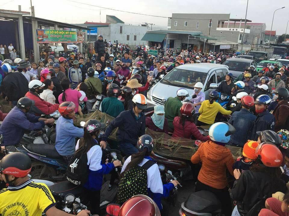 Chiêu trò “ném đá giấu tay” của các vị linh mục