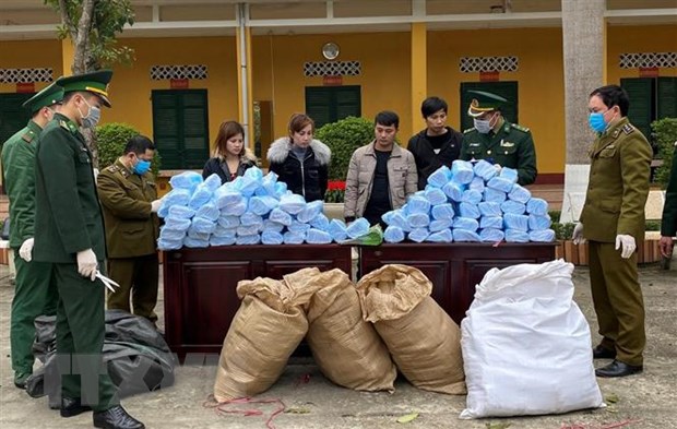 Hải quan bắt giữ nhiều vụ buôn lậu khẩu trang y tế không rõ nguồn gốc Hải quan bắt giữ nhiều vụ buôn lậu khẩu trang y tế không rõ nguồn gốc