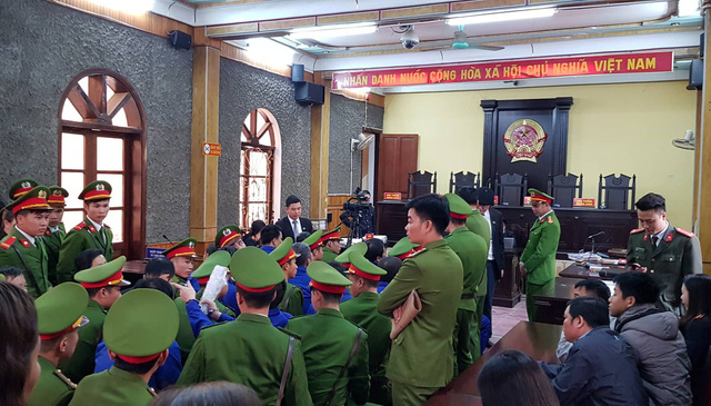 Hoãn xử vụ tiêu cực liên quan đến nhiều cựu lãnh đạo sở ngành Sơn La