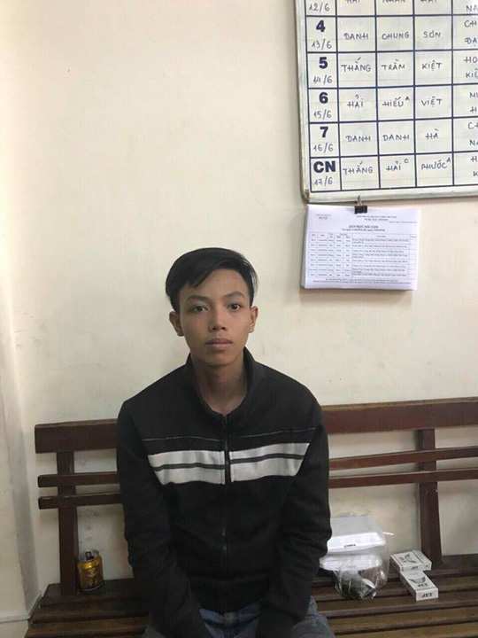 Khởi tố 4 đối tượng gây rối và đập phá xe buýt ở TP HCM Khởi tố 4 đối tượng gây rối và đập phá xe buýt ở TP HCM