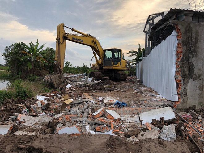 Chủ tịch tỉnh Cà Mau trả hơn 1,2 tỉ tiền bồi thường thừa cho nhà nước Chủ tịch tỉnh Cà Mau trả hơn 1,2 tỉ tiền bồi thường thừa cho nhà nước