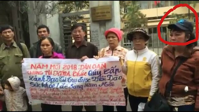 “Dân oan” vẫn “hành nghề” dịp Tết để kiếm tiền “Dân oan” vẫn “hành nghề” dịp Tết để kiếm tiền