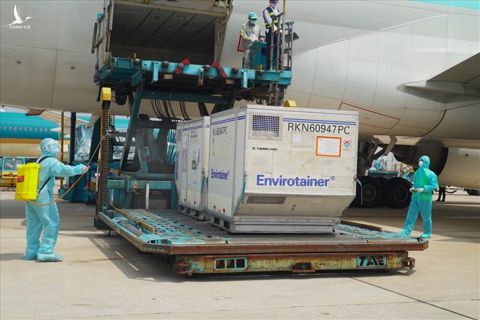 Những nỗ lực rất lớn của Chính phủ trong cuộc chạy đua lấy vắc-xin về Việt Nam Những nỗ lực rất lớn của Chính phủ trong cuộc chạy đua lấy vắc-xin về Việt Nam