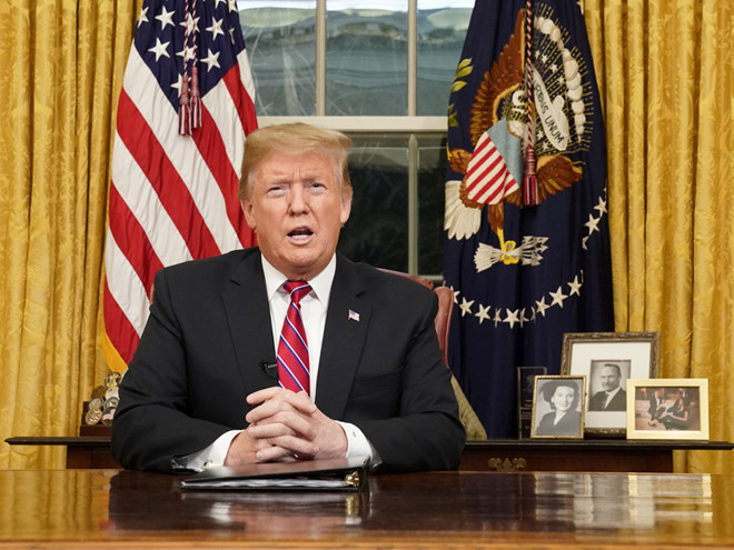 Tổng thống Trump yêu cầu 5,7 tỉ USD xây hàng rào thép Tổng thống Trump yêu cầu 5,7 tỉ USD xây hàng rào thép