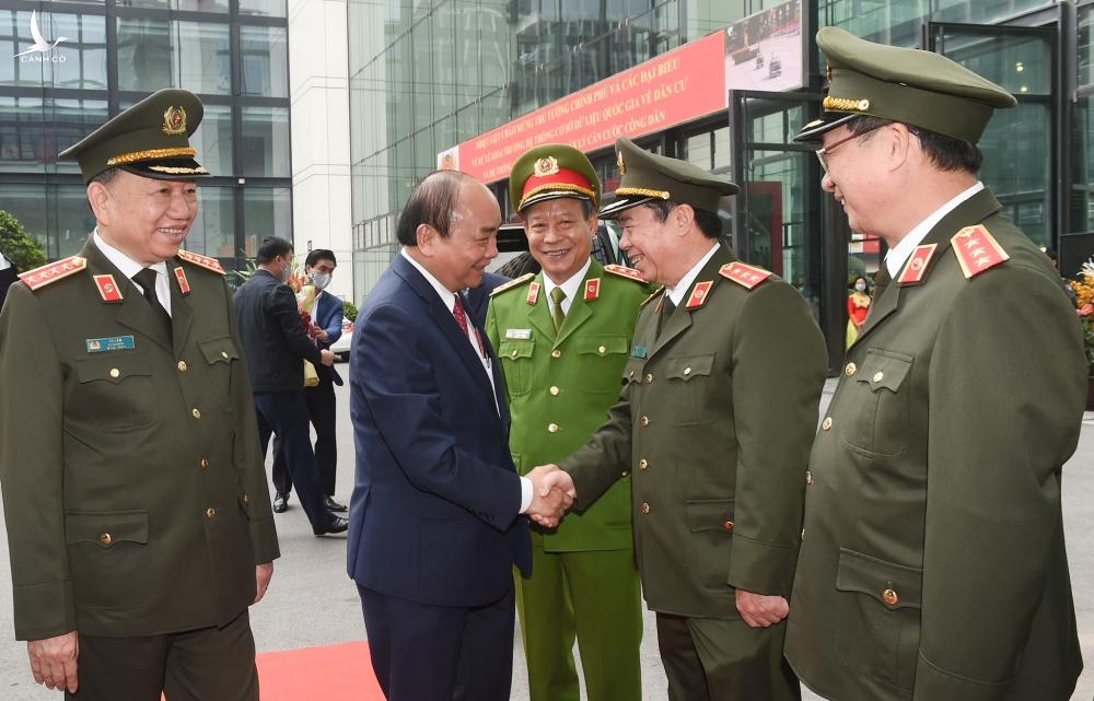 Thủ tướng dự khai trương 2 hệ thống CSDL phục vụ lợi ích cho mọi người dân Thủ tướng dự khai trương 2 hệ thống CSDL phục vụ lợi ích cho mọi người dân