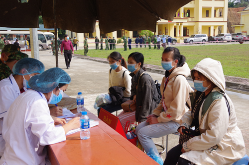 Bắc Kạn cách ly 173 lao động từ Trung Quốc về