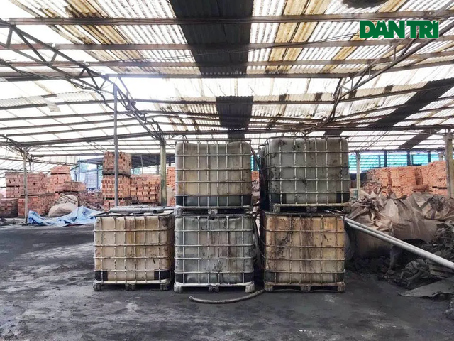 Manh mối nào khiến thủ phạm đổ chất thải “đầu độc” nguồn nước sông Đà bị bắt giữ? Manh mối nào khiến thủ phạm đổ chất thải “đầu độc” nguồn nước sông Đà bị bắt giữ?