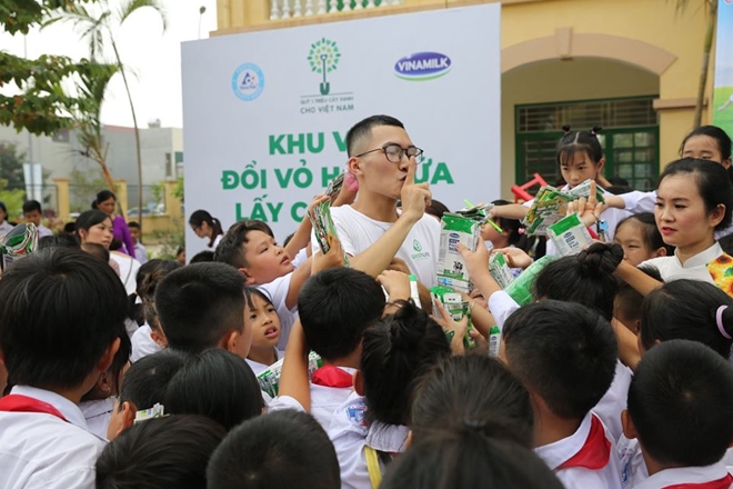 Chàng trai trẻ và chuỗi dự án xã hội miễn phí Chàng trai trẻ và chuỗi dự án xã hội miễn phí