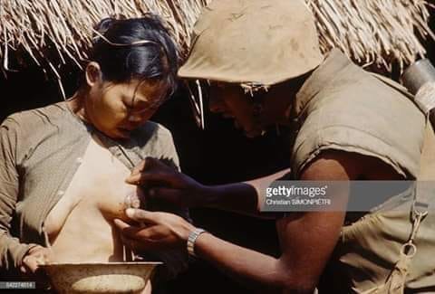 Dưới chân nữ thần tự do Dưới chân nữ thần tự do