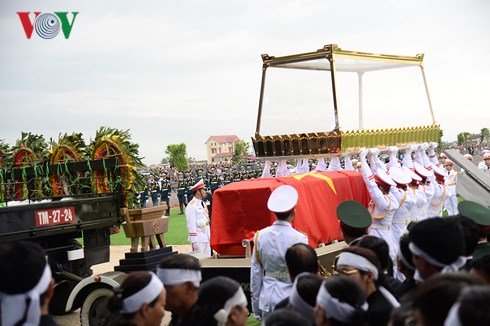 Lễ an táng Chủ tịch nước Trần Đại Quang tại quê nhà Lễ an táng Chủ tịch nước Trần Đại Quang tại quê nhà