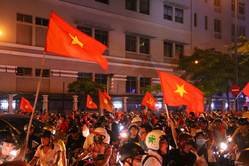 U.23 Việt Nam vào bán kết tuyệt vời: Biển người ra đường ăn mừng U.23 Việt Nam vào bán kết tuyệt vời: Biển người ra đường ăn mừng