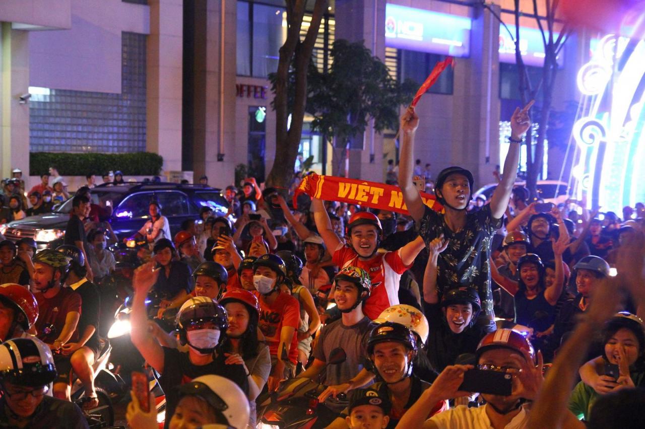 U.23 Việt Nam vào bán kết tuyệt vời: Biển người ra đường ăn mừng U.23 Việt Nam vào bán kết tuyệt vời: Biển người ra đường ăn mừng