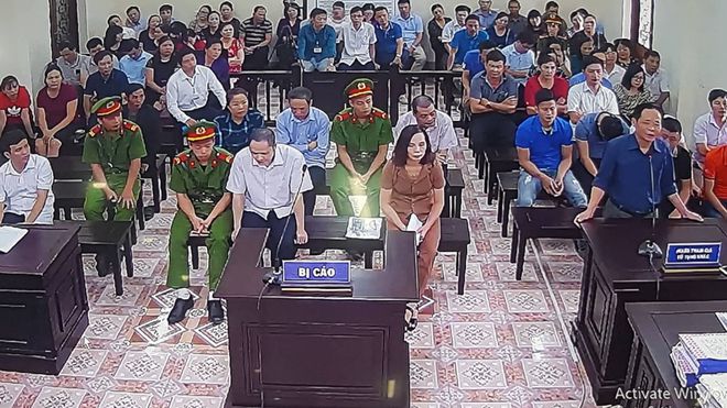 Sao không đưa ông Triệu Tài Vinh và Phó chủ tịch Hà Giang vào chịu trách nhiệm? Sao không đưa ông Triệu Tài Vinh và Phó chủ tịch Hà Giang vào chịu trách nhiệm?