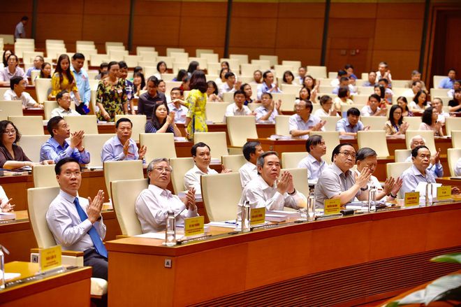 Thường trực Ban Bí thư Trần Quốc Vượng: 'Đi cơ sở mà đoàn xe dài dằng dặc rất phản cảm' Thường trực Ban Bí thư Trần Quốc Vượng: 'Đi cơ sở mà đoàn xe dài dằng dặc rất phản cảm'