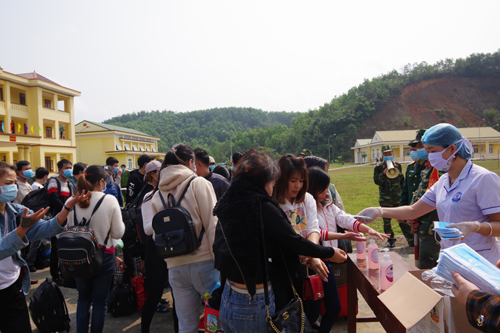 Bắc Kạn cách ly 173 lao động từ Trung Quốc về