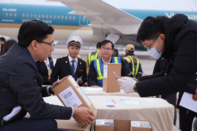 Vụ 39 người chết ở Anh: Đưa di thể 23 nạn nhân còn lại về Nội Bài