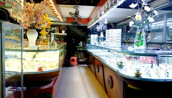 Vụ đổi 100 USD: Bất thường từ lệnh khám nhà chủ tiệm vàng Vụ đổi 100 USD: Bất thường từ lệnh khám nhà chủ tiệm vàng