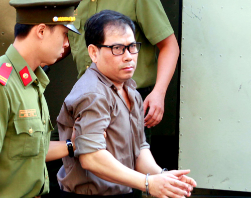 12 người hầu tòa vì cáo buộc hoạt động nhằm lật đổ chính quyền