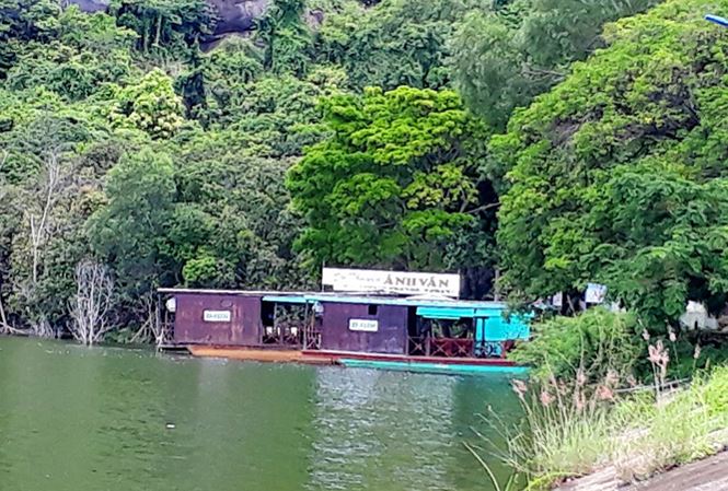 Kỷ luật bí thư huyện vay 40 tỷ đồng để vợ làm khu du lịch “chui” Kỷ luật bí thư huyện vay 40 tỷ đồng để vợ làm khu du lịch “chui”