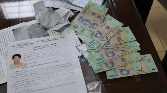 Bắt quả tang đối tượng giới thiệu là phóng viên để cưỡng đoạt tài sản Bắt quả tang đối tượng giới thiệu là phóng viên để cưỡng đoạt tài sản