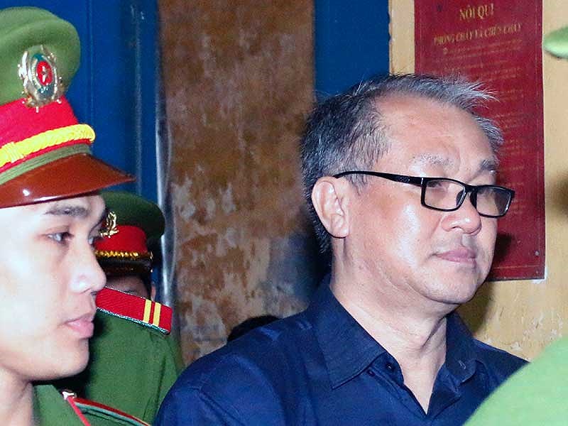 Ông Phạm Công Danh và Trầm Bê thân nhau cỡ nào? Ông Phạm Công Danh và Trầm Bê thân nhau cỡ nào?