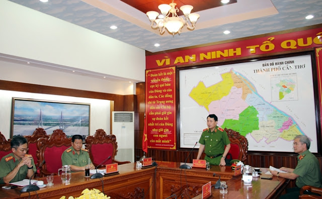 Tập trung đấu tranh, phản bác các quan điểm sai trái trên không gian mạng Tập trung đấu tranh, phản bác các quan điểm sai trái trên không gian mạng