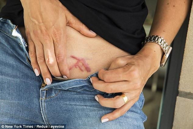 Bước đường sao nữ ‘Smallville’ thành phó tướng tà giáo tình dục