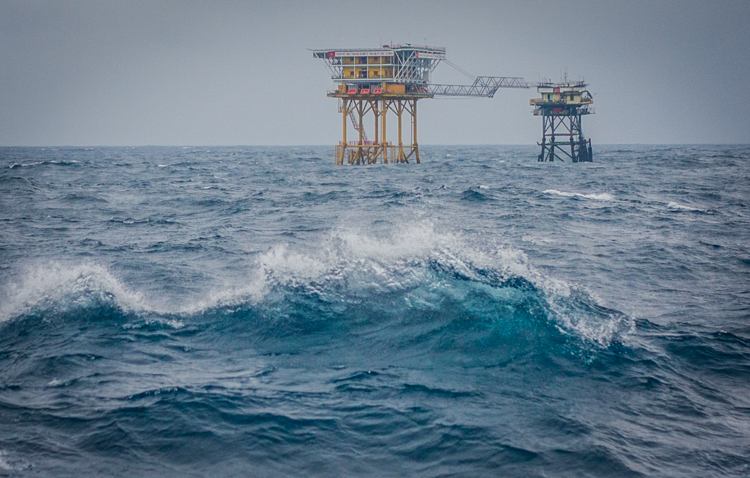 Những mùa bão quét qua nhà giàn DK1 Những mùa bão quét qua nhà giàn DK1