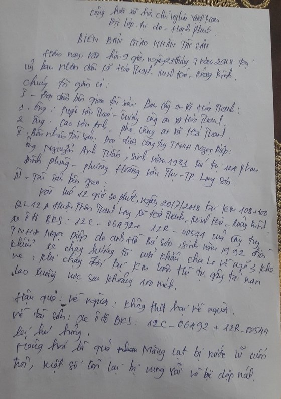 Vụ xe măng cụt lao xuống vực, dân gom hộ chứ không hôi của Vụ xe măng cụt lao xuống vực, dân gom hộ chứ không hôi của