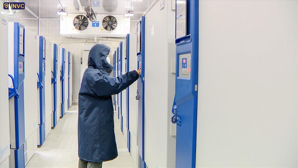 Những nỗ lực rất lớn của Chính phủ trong cuộc chạy đua lấy vắc-xin về Việt Nam Những nỗ lực rất lớn của Chính phủ trong cuộc chạy đua lấy vắc-xin về Việt Nam