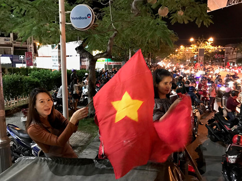 U.23 Việt Nam vào bán kết tuyệt vời: Biển người ra đường ăn mừng U.23 Việt Nam vào bán kết tuyệt vời: Biển người ra đường ăn mừng