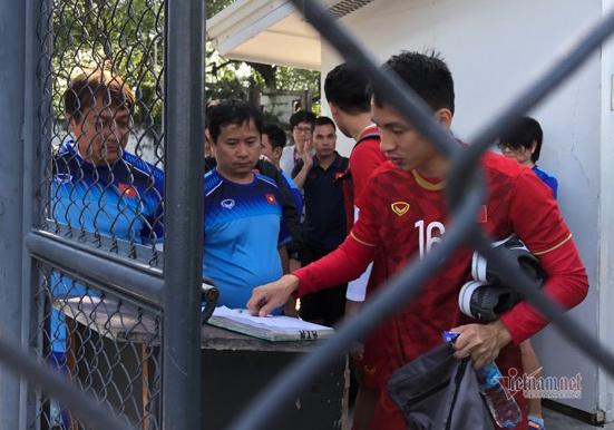 U22 Việt Nam phải... điểm danh, ký tên mới được tập luyện U22 Việt Nam phải... điểm danh, ký tên mới được tập luyện