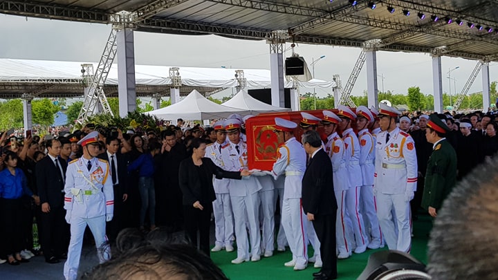 Lễ an táng Chủ tịch nước Trần Đại Quang tại quê nhà Lễ an táng Chủ tịch nước Trần Đại Quang tại quê nhà